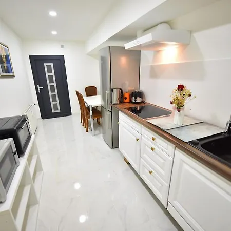 Διαμέρισμα Schoene, Geraeumige Souterrain-Kellerwohnung Mit Japangarten, Kostenlos Parkplatz Κόμπλεντς