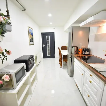 Schoene, Geraeumige Souterrain Mit Japangarten, Kostenlos Parkplatz