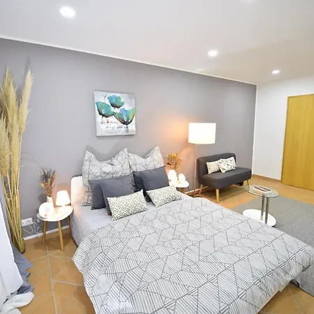 Schoene, Geraeumige Souterrain Mit Japangarten, Kostenlos Parkplatz