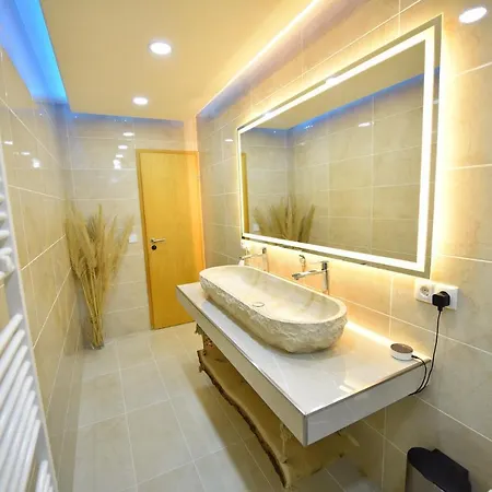 Schoene, Geraeumige Souterrain Mit Japangarten, Kostenlos Parkplatz *