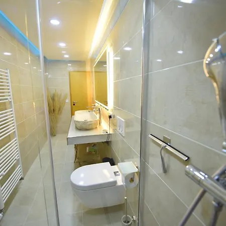 Schoene, Geraeumige Souterrain Mit Japangarten, Kostenlos Parkplatz Apartament Koblencja