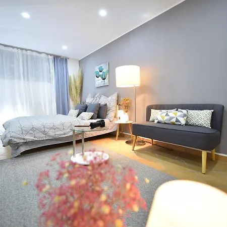 Schoene, Geraeumige Souterrain-Kellerwohnung Mit Japangarten, Kostenlos Parkplatz Διαμέρισμα Κόμπλεντς