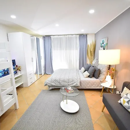 Schoene, Geraeumige Souterrain-Kellerwohnung Mit Japangarten, Kostenlos Parkplatz Διαμέρισμα Κόμπλεντς