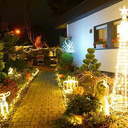 Διαμέρισμα Schoene, Geraeumige Souterrain-Kellerwohnung Mit Japangarten, Kostenlos Parkplatz Κόμπλεντς