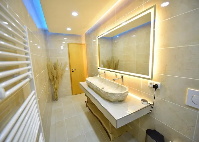 Schoene, Geraeumige Souterrain Mit Japangarten, Kostenlos Parkplatz *