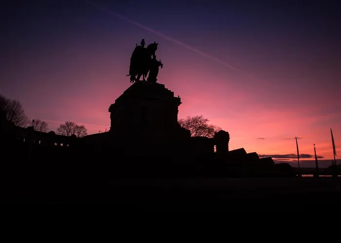 Schoene, Geraeumige Souterrain Mit Japangarten, Kostenlos Parkplatz * كوبلنس